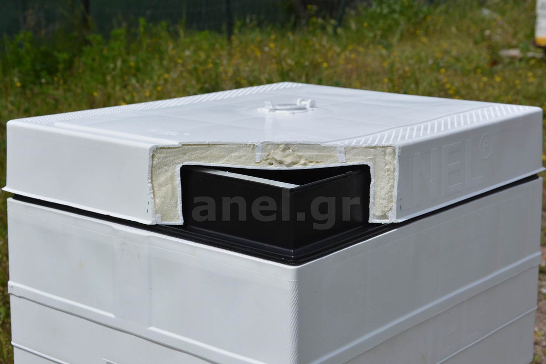 ANEL Langstroth Roof with 4 Ventilation Plugs