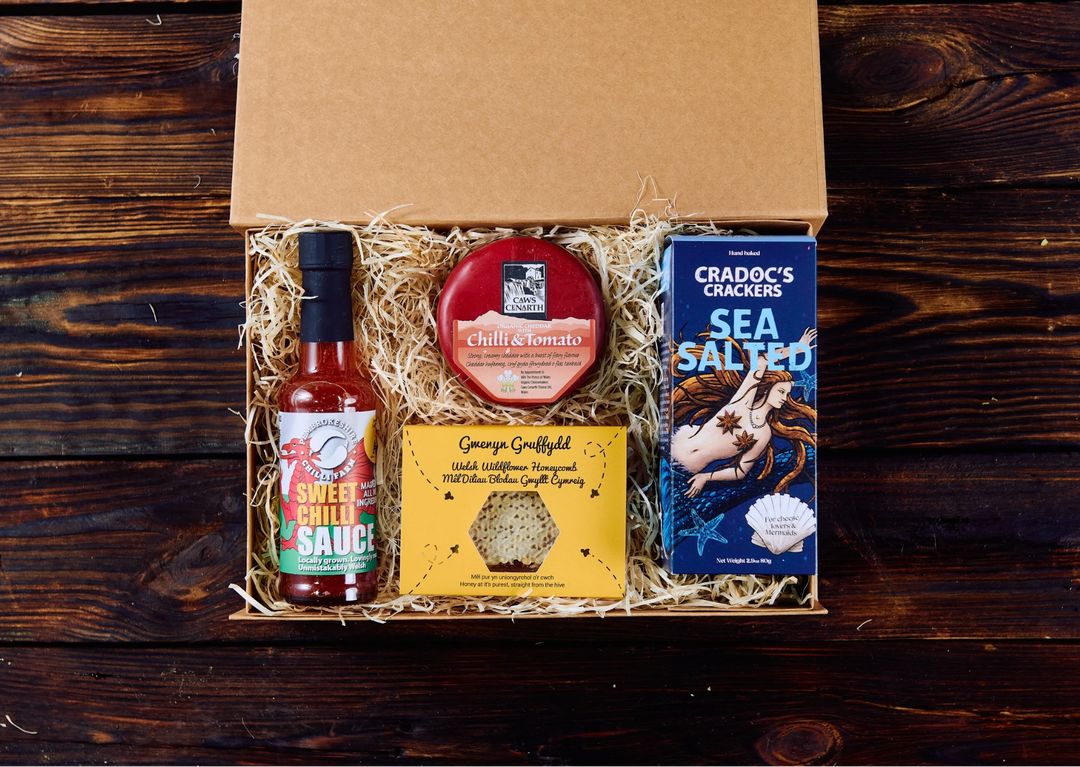 Luxury Welsh Foodie Gift Set – Honeycomb, Chilli Cheese, Crackers & Honey Sweet Chilli Sauce PRE-ORDER