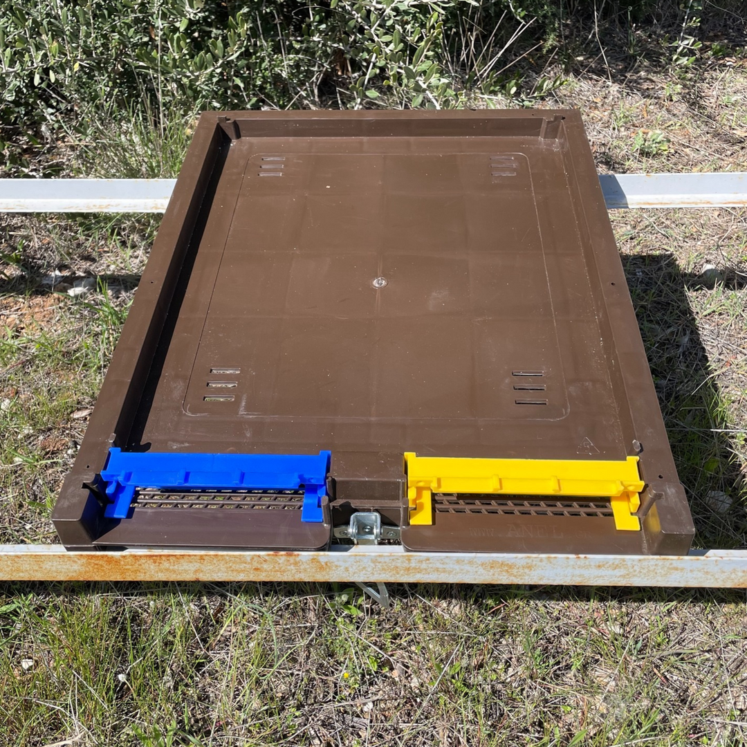 Langstroth Plastic Beehive Floor - Solid Floor by Anel