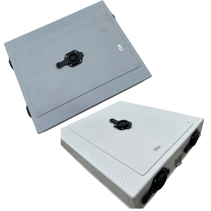 Langstroth Roof with Feeding Plug and 4 Ventilation Plugs