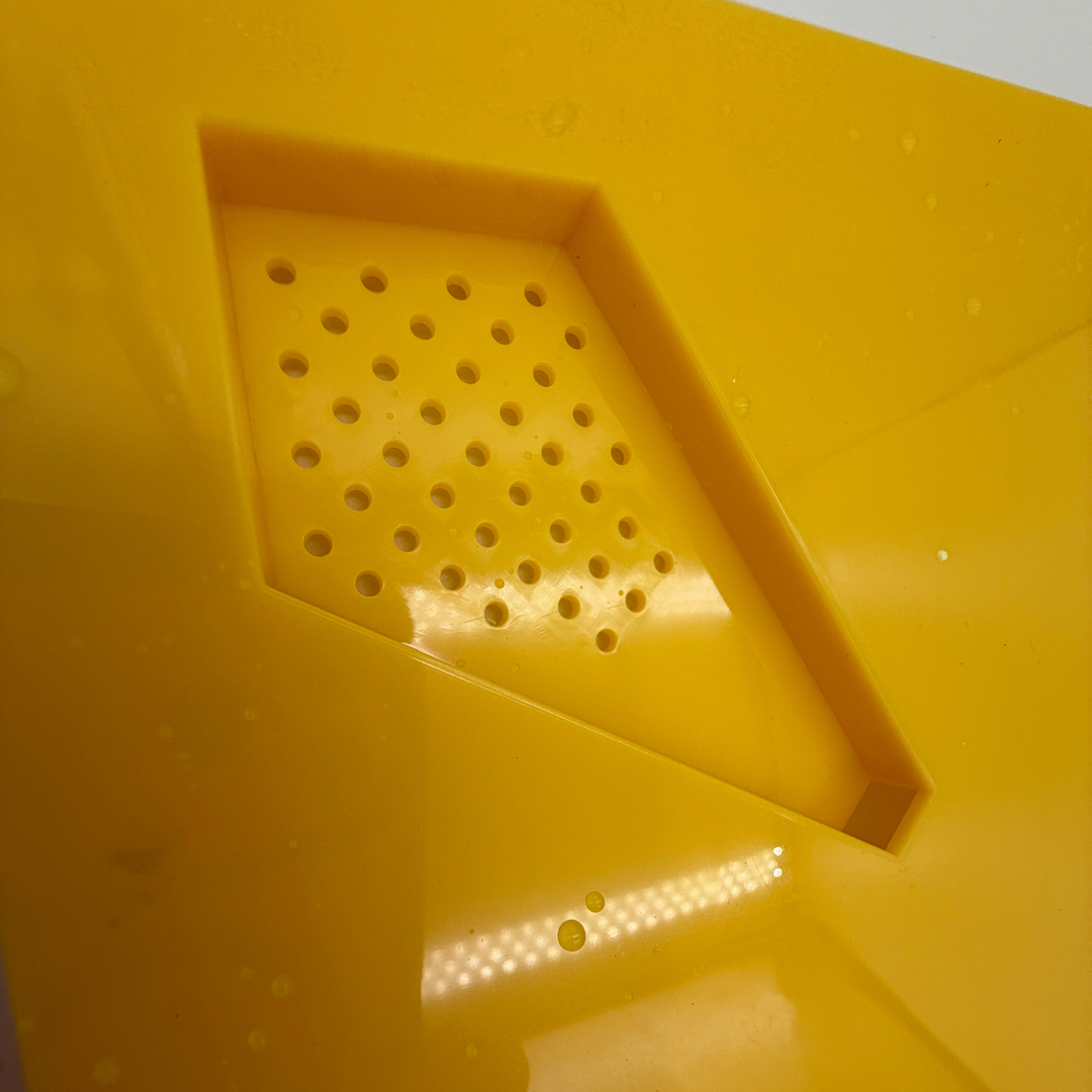 Langstroth Yellow Plastic Clearer Board – Integrated 12-Way Central & Corner Bee Escapes