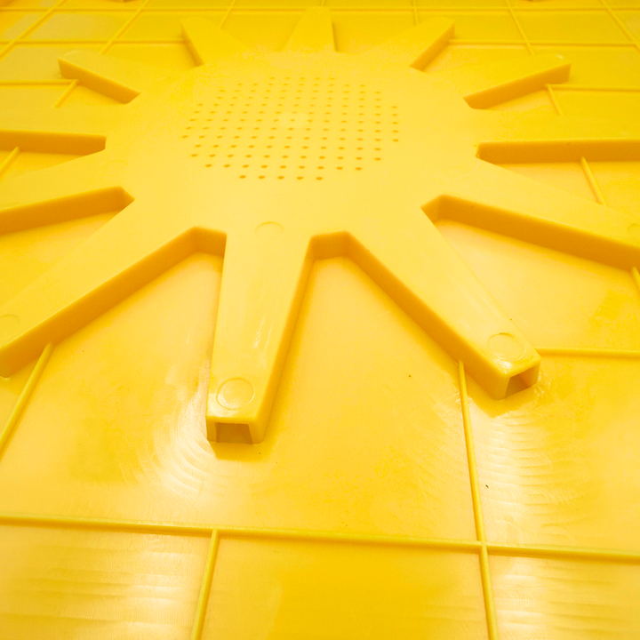 Langstroth Yellow Plastic Clearer Board – Integrated 12-Way Central & Corner Bee Escapes
