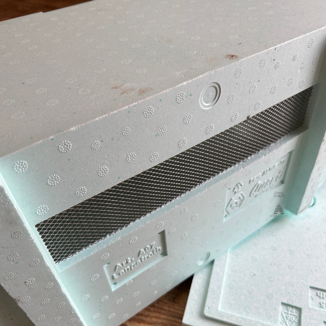 Quarti 6 Frame Langstroth Poly Nuc with Metal Lid