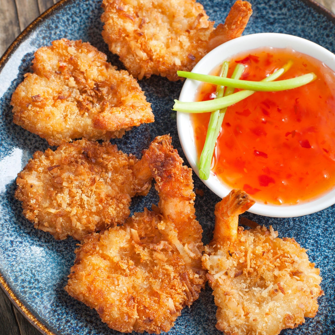 Sweet chilli sauce served with crispy prawns. 
