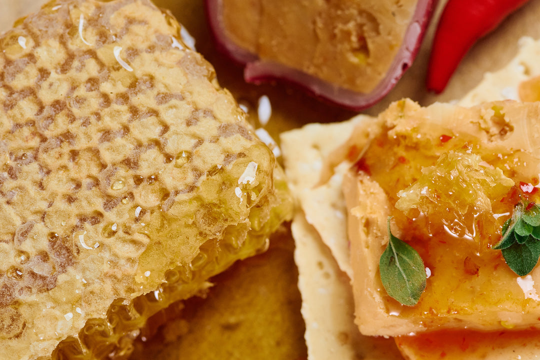 Luxury Welsh Foodie Gift Set – Honeycomb, Chilli Cheese, Crackers & Honey Sweet Chilli Sauce PRE-ORDER