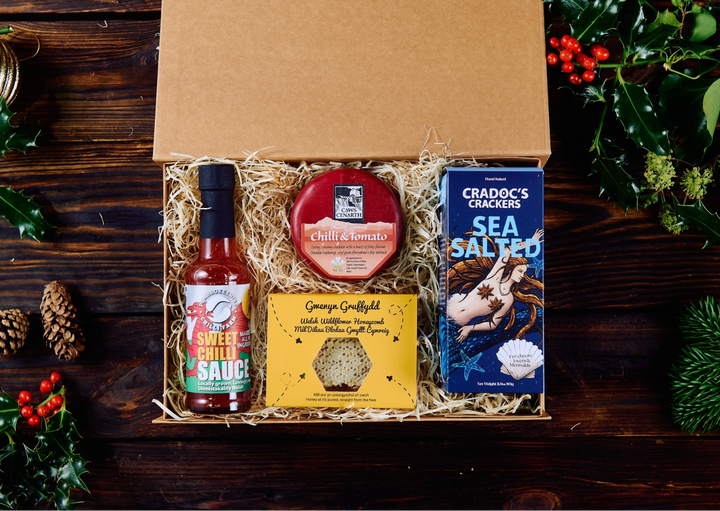 Luxury Welsh Foodie Gift Set – Honeycomb, Chilli Cheese, Crackers & Honey Sweet Chilli Sauce PRE-ORDER
