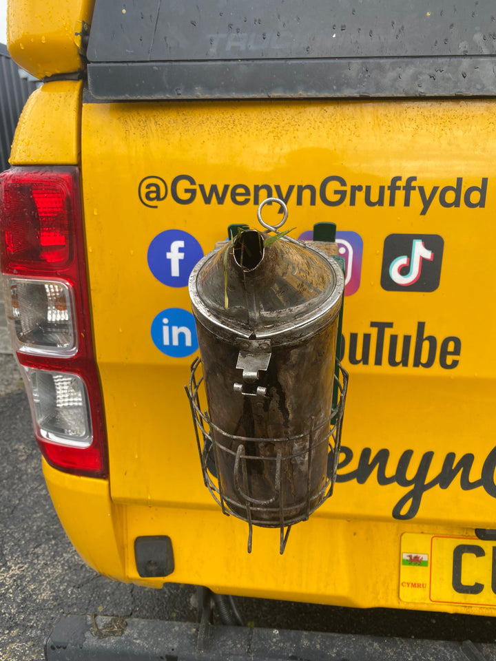 Swienty Magnetic Stand Smoker Holder for Car or Vehicle