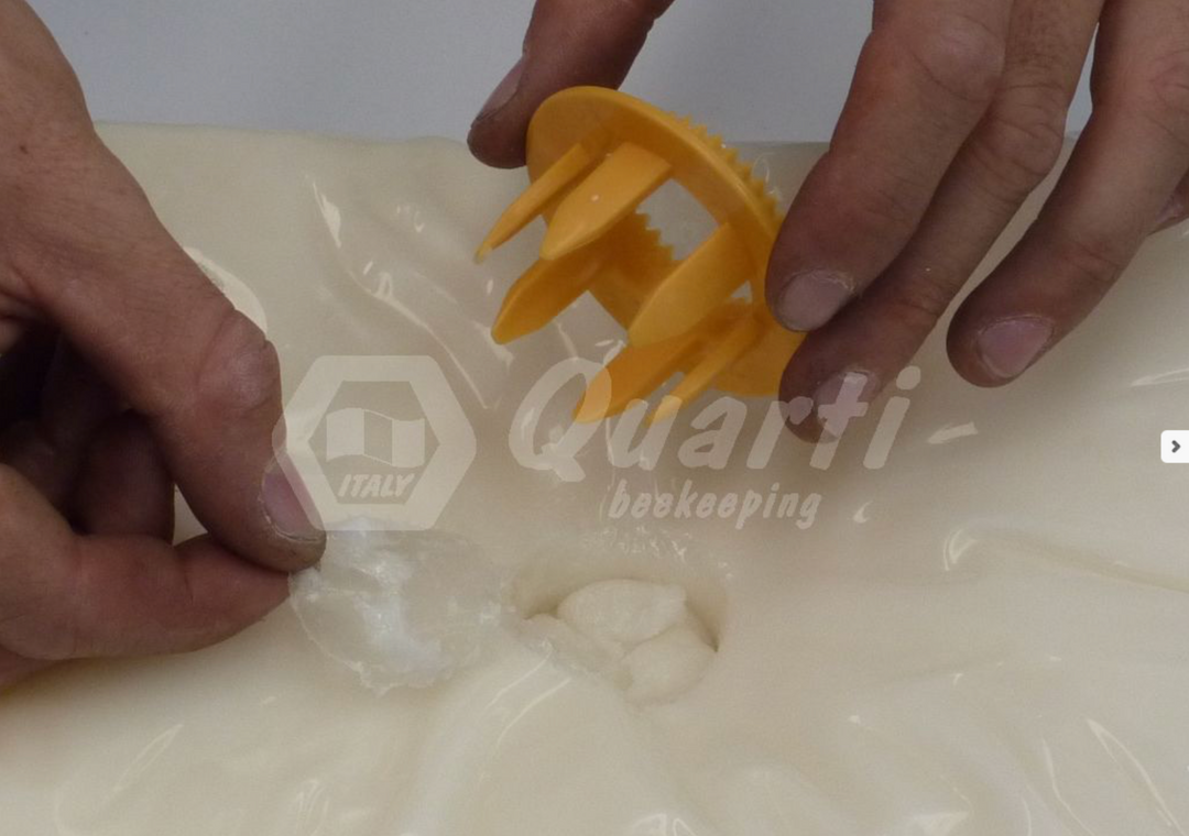 Fondant Aid Tool – Support for Beekeeping Fondant Feed