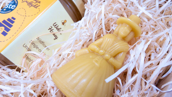 Small Welsh Wildflower Honey and Beeswax Candle Hamper Gift Set Box - Lady Ladi Gymraeg - 100% Pure & Natural Sustainable