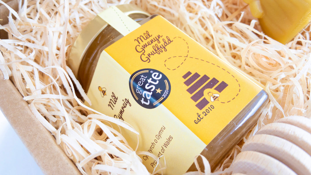 Small Welsh Wildflower Honey and Beeswax Candle Hamper Gift Set Box - Lady Ladi Gymraeg - 100% Pure & Natural Sustainable