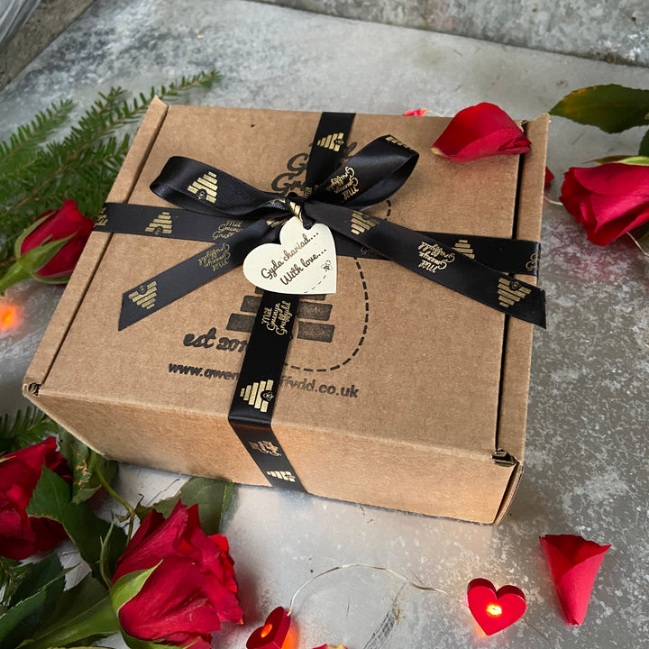 Cariad Gift Set | Welsh honey & Heart Beeswax Candle