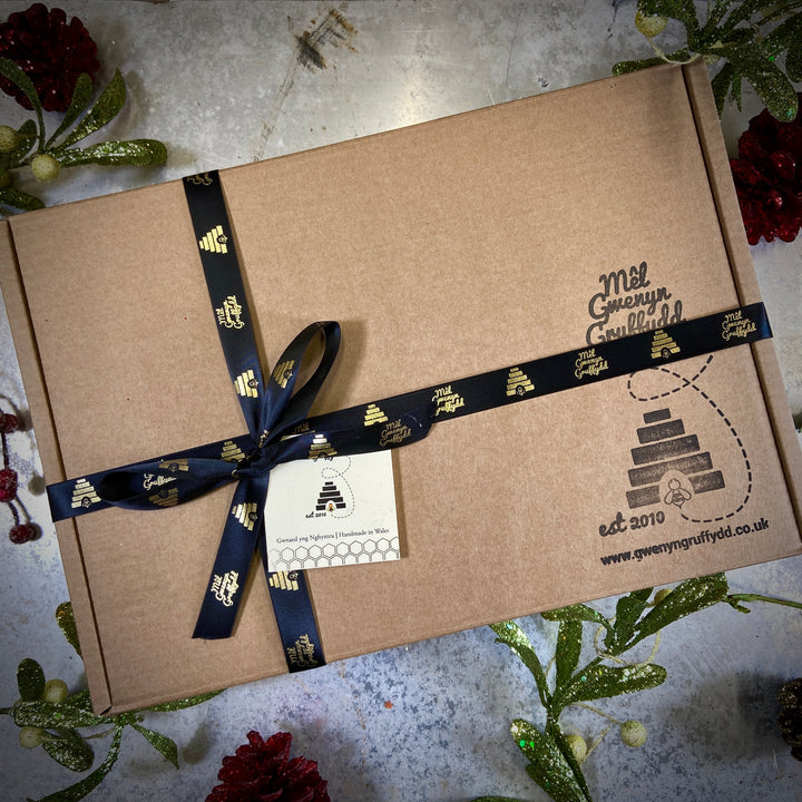 Large Welsh Honey & Beeswax Candle Hamper Gift Set